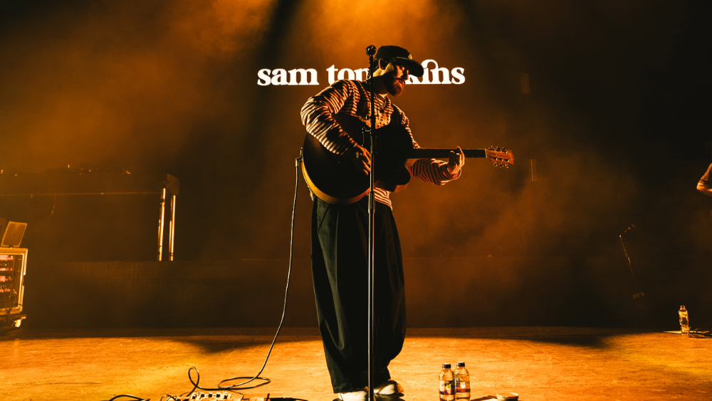 Sam Tompkins performing